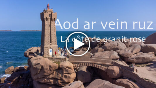 Open image Aod ar vein ruz, la Côte de granit rose en drone in a lightbox/slideshow